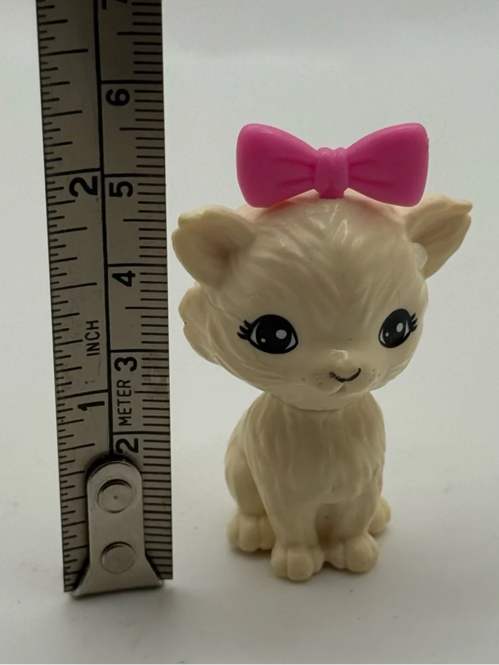 Barbie Dreamtopia Small Pets Cream Kitten Figurine with Pink Bow 2023